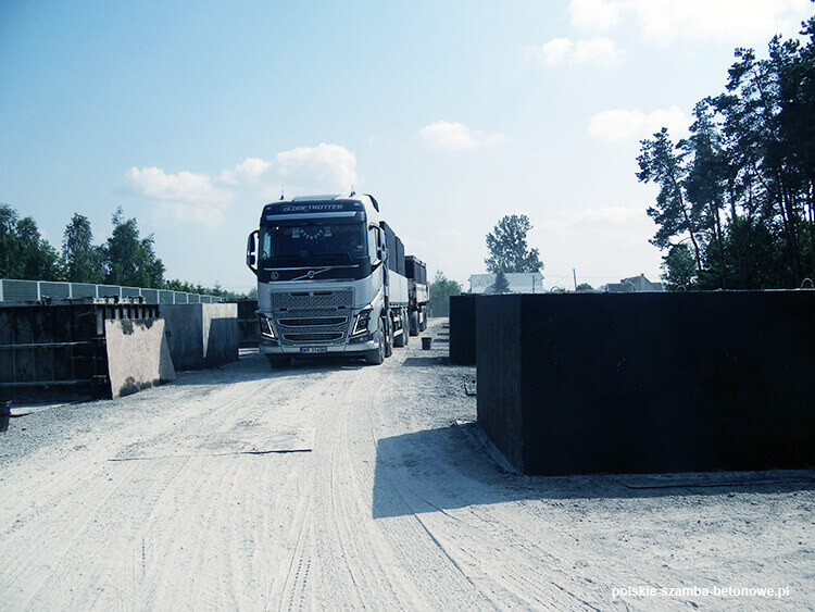 Transport szamb betonowych  w Mławie
